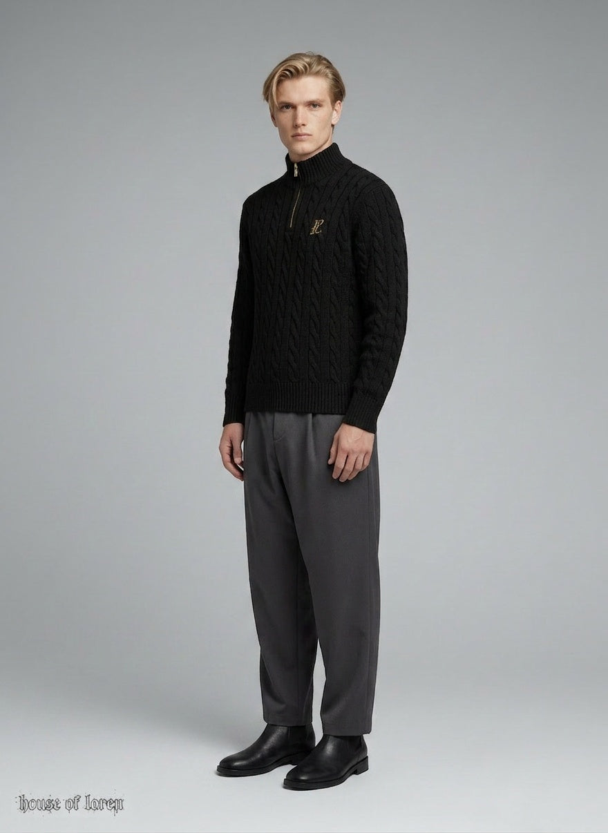 Model wearing Strickpullover Unisex